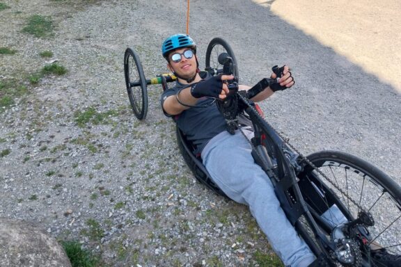 Davyd Andreish mentre si allena con l'handbike